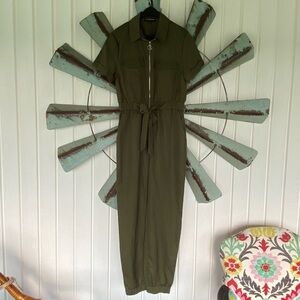 Short Sleeve Utility Jumpsuit Green Size Large Wide Leg- Eilly Bazar- Zipper